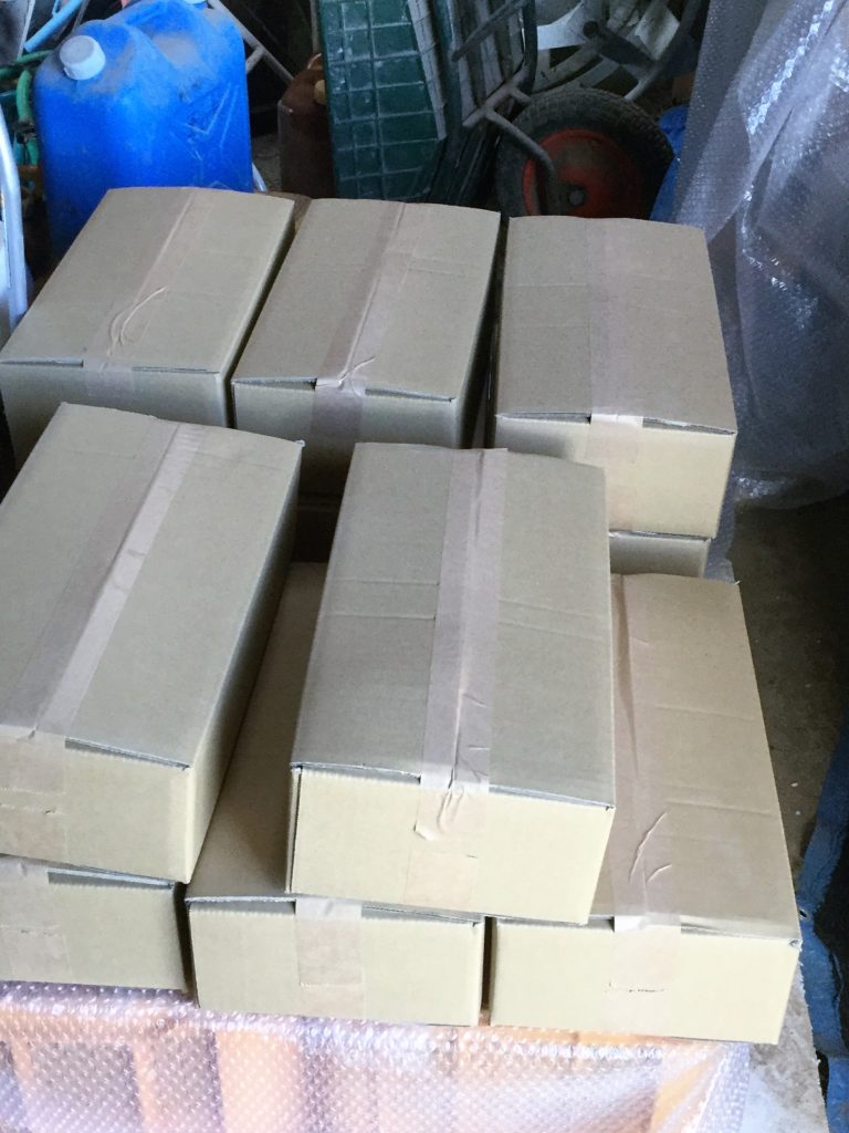 安納芋の箱詰め