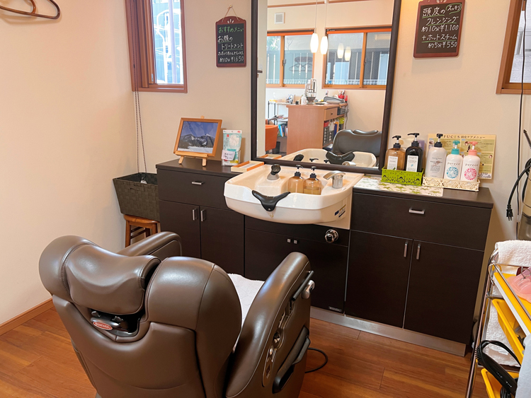 ヘアファクトリー ヨシノ 店内