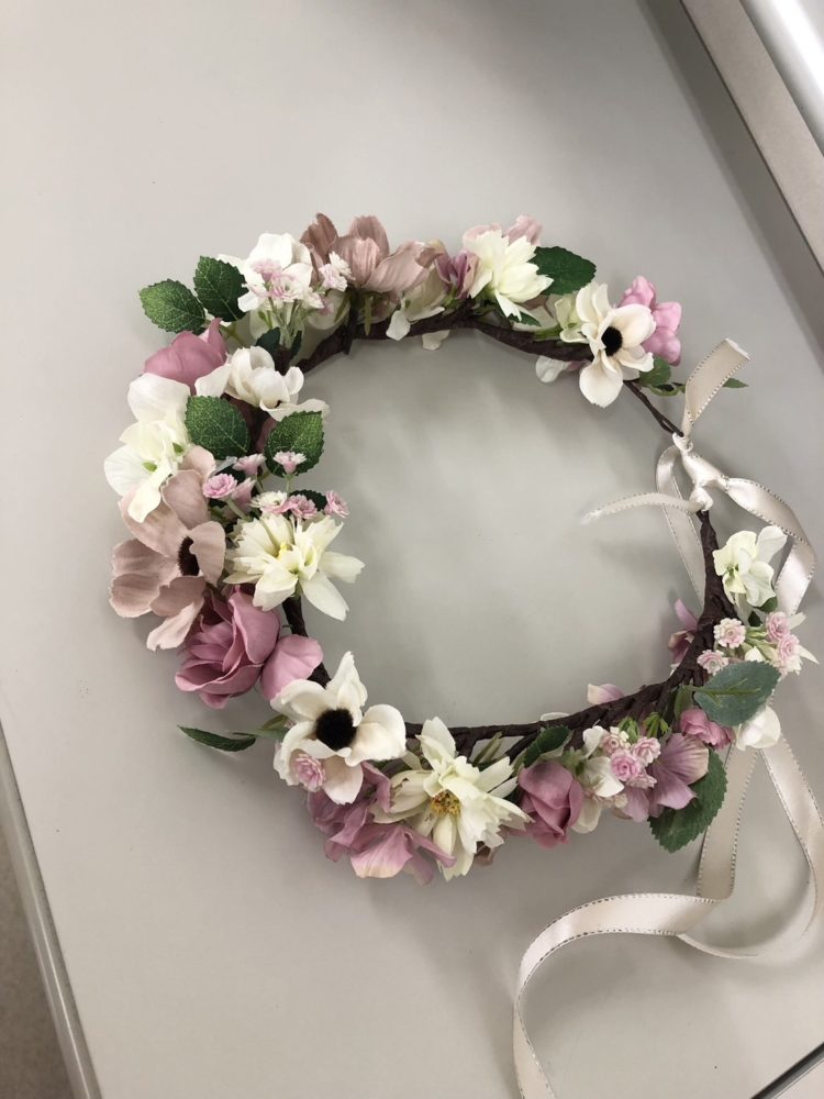 白ピンクのヘアーオーナメント