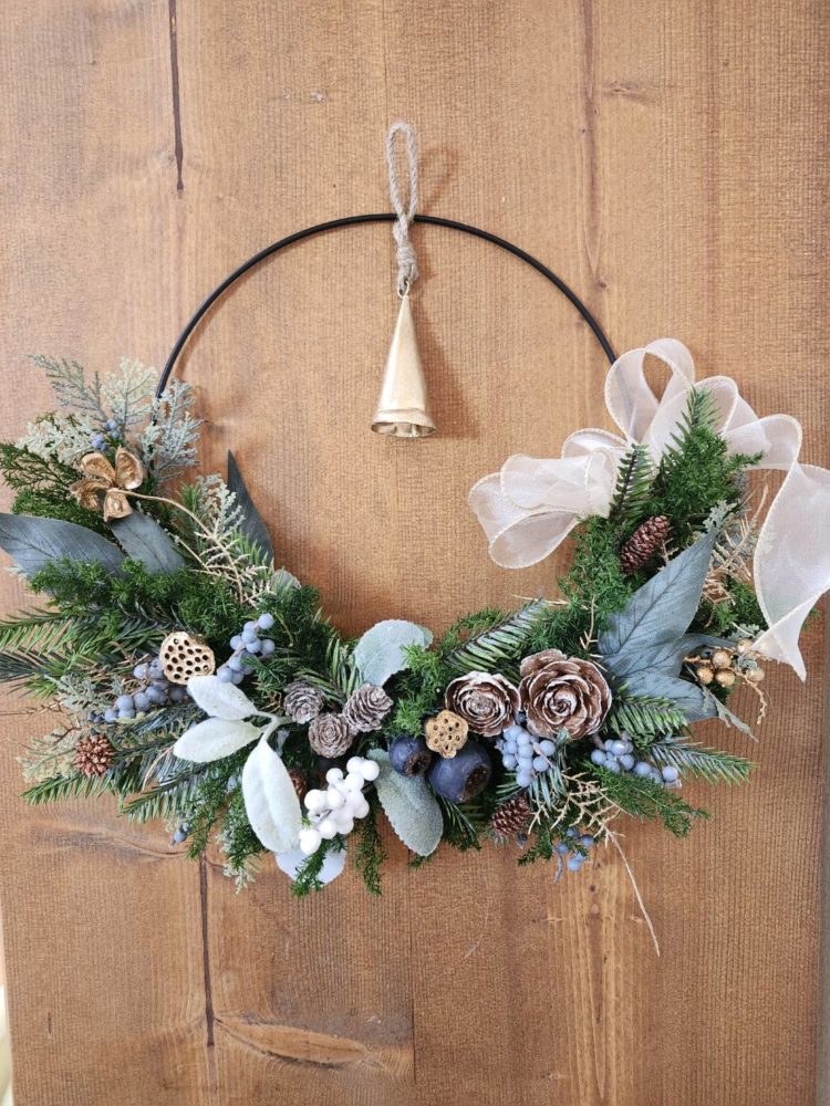 クリスマスのハーフムーンリース①