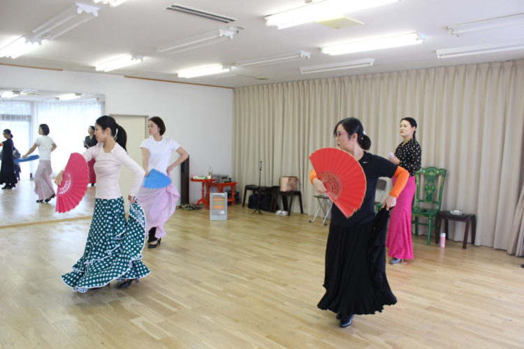 Y chiakiフラメンコ教室　カラコレス①